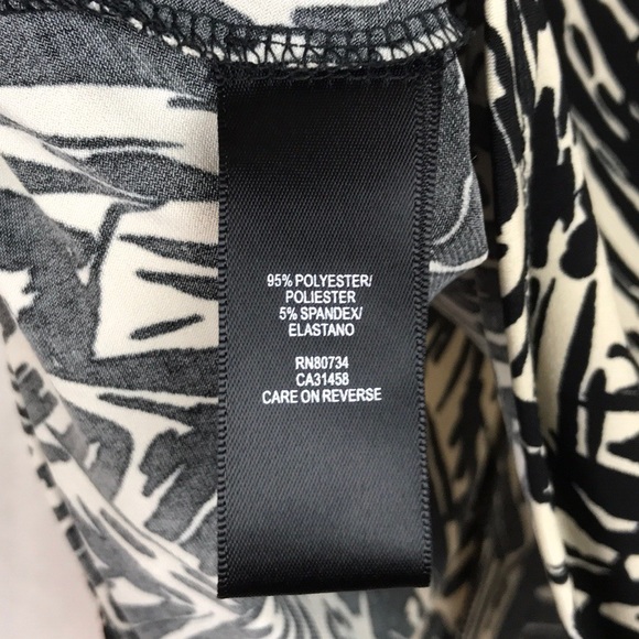 💛Sale💛 BCBG Paris Sleeveless Blouse - Picture 3 of 5